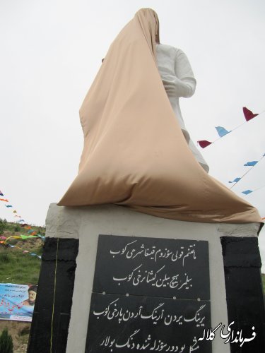 تندیس مختومقلی فراغی در زادروز تولدش بر فراز شهر فراغی کلاله نصب شد