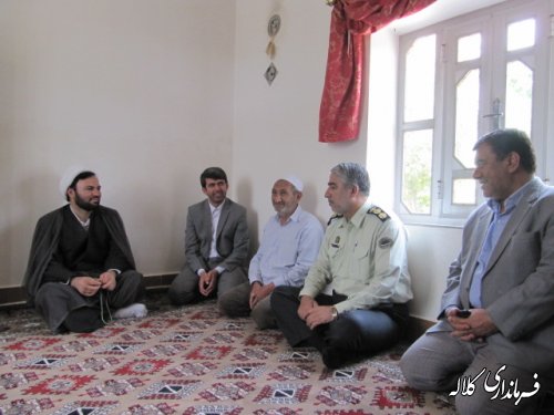 دیدار فرماندار کلاله با خانواده شهید نیروی انتظامی