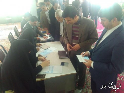 امام جمعه و فرماندار کلاله رای خود را به صندوق انداختند