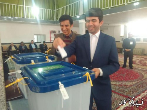 امام جمعه و فرماندار کلاله رای خود را به صندوق انداختند