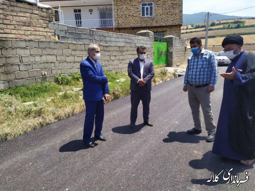 بازدید فرماندار کلاله از روند اجرای آسفالت روستای کاظم خوجه